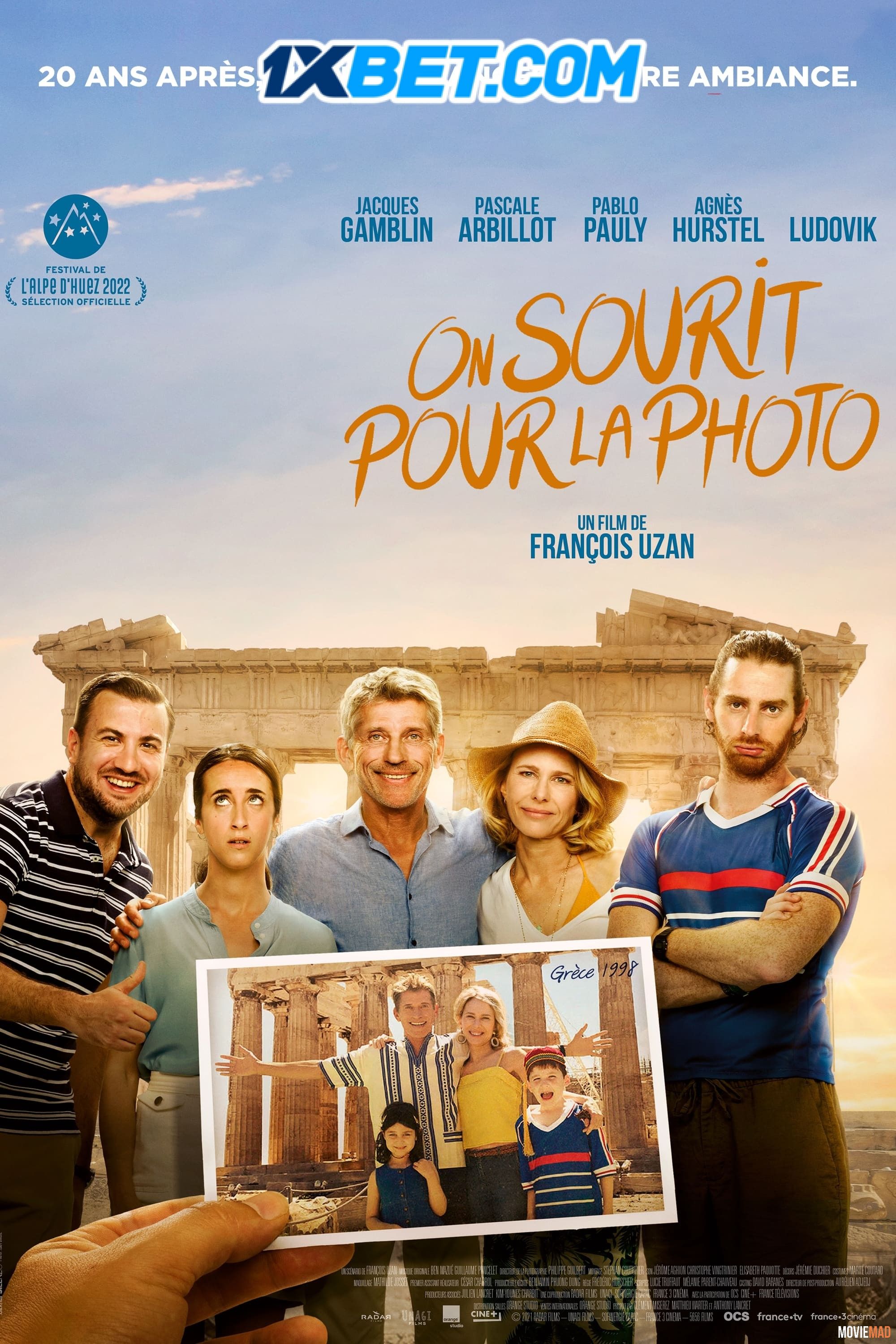 On sourit pour la photo 2022 Hindi (Voice Over) Dubbed WEBRip Full Movie 720p 480p Movie